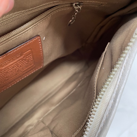 Coach White and Brown Hobo Hamptons Medium Bag - Picture 13 of 16